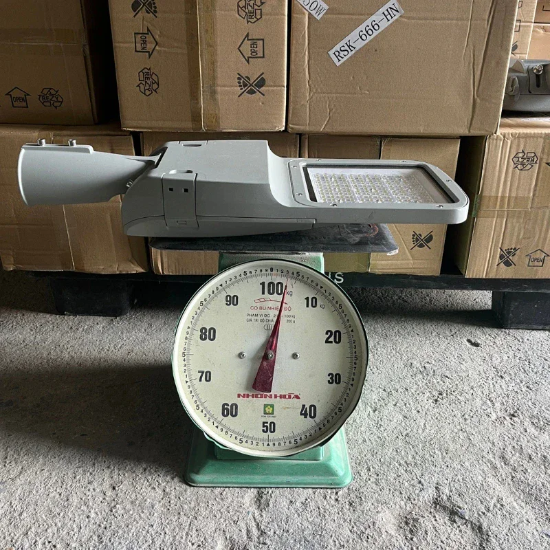den duong led dd26 100w smd 9.webp den duong led dd26 100w smd 9.webp
