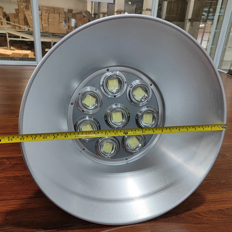 den led nha xuong highbay xhb cong suat 400w chipled cob dxhbc400 5.webp den led nha xuong highbay xhb cong suat 400w chipled cob dxhbc400 5.webp