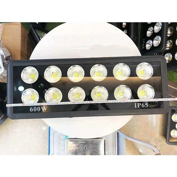 den led pha ngoai troi ptc chipled cob cong suat 600w dptcc600 4.webp den led pha ngoai troi ptc chipled cob cong suat 600w dptcc600 4.webp