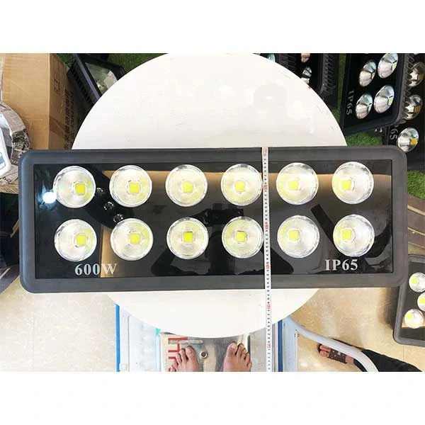 den led pha ngoai troi ptc chipled cob cong suat 600w dptcc600 5.webp den led pha ngoai troi ptc chipled cob cong suat 600w dptcc600 5.webp