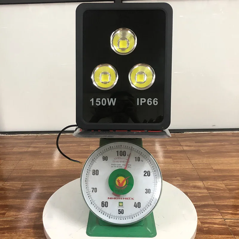 den led pha ngoai troi ptv chipled cob cong suat 150w dptvc150 5.webp den led pha ngoai troi ptv chipled cob cong suat 150w dptvc150 5.webp