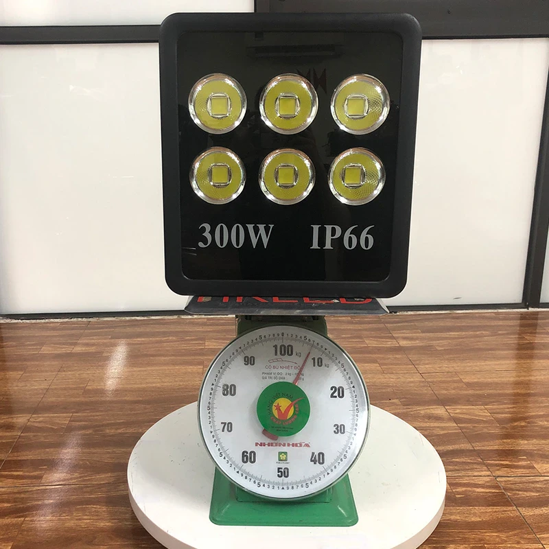 den led pha ngoai troi ptv chipled cob cong suat 300w dptvc300 5.webp den led pha ngoai troi ptv chipled cob cong suat 300w dptvc300 5.webp