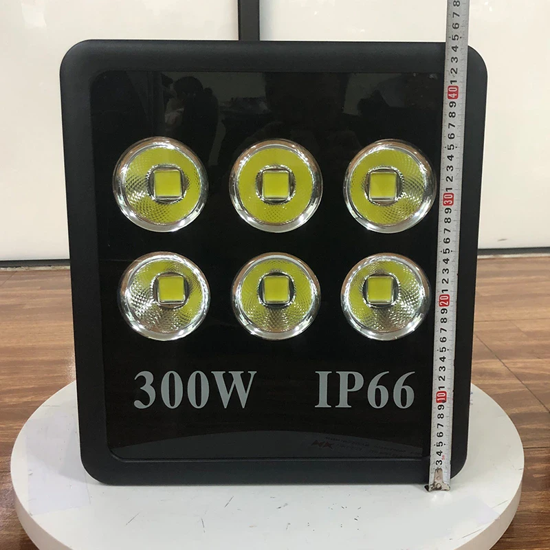 den led pha ngoai troi ptv chipled cob cong suat 300w dptvc300 7.webp den led pha ngoai troi ptv chipled cob cong suat 300w dptvc300 7.webp