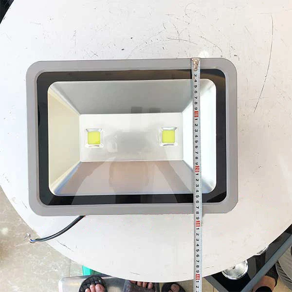 den led pha ngoai troi pxh chipled cob cong suat 100w dpxhc100 3.webp den led pha ngoai troi pxh chipled cob cong suat 100w dpxhc100 3.webp