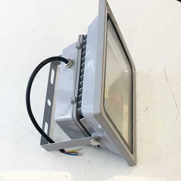 den led pha ngoai troi pxh chipled cob cong suat 30w dpxhc030 5.webp den led pha ngoai troi pxh chipled cob cong suat 30w dpxhc030 5.webp